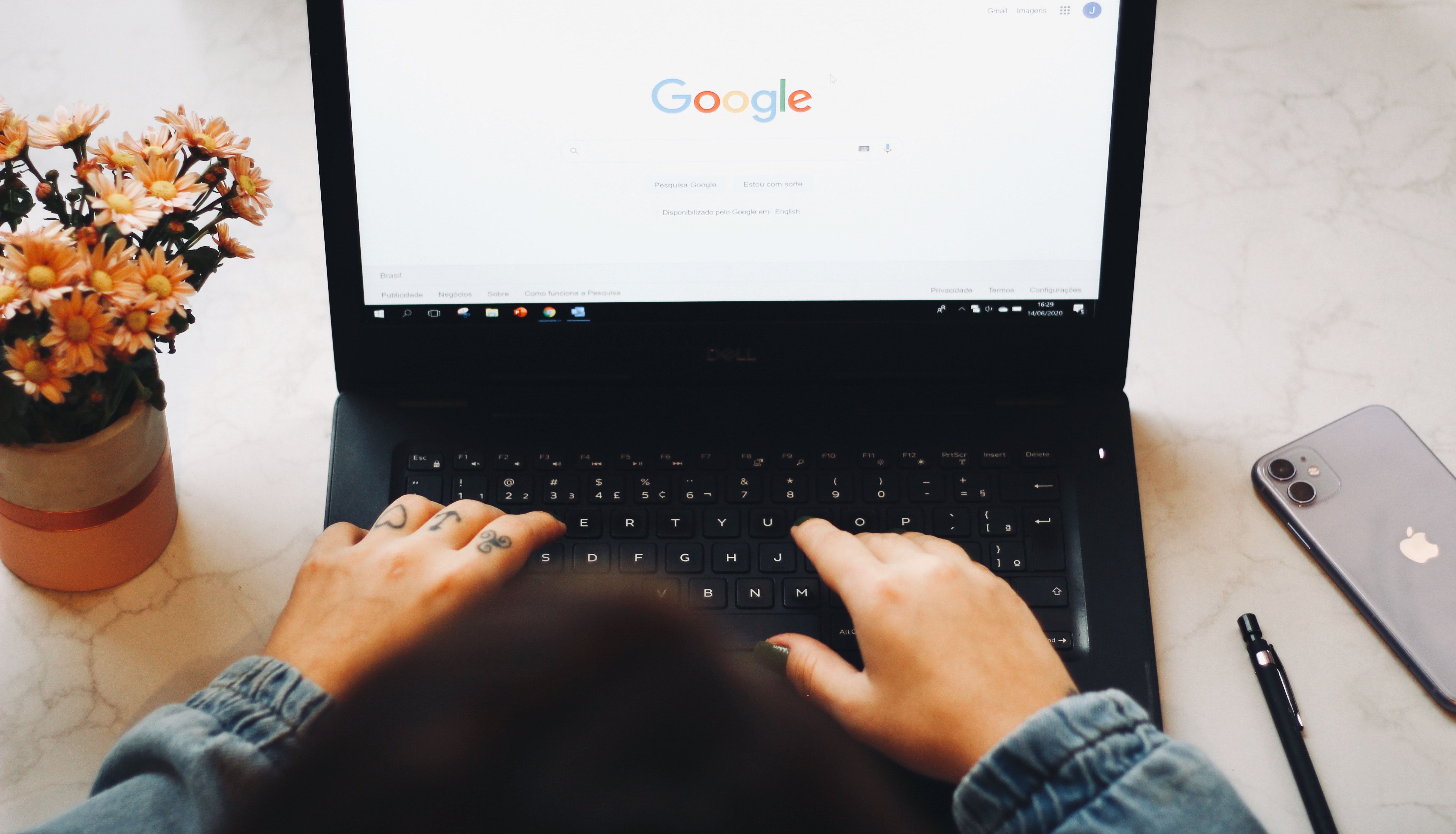 Ab dem 18. Februar ist es so weit. Google Ads fasst die Keywordoptionen “Passende Wortgruppe“ und „Weitgehend passende Keywords mit Modifizierer” zu einer zusammen. Was steckt dahinter? Keywordoptionen bei Google Ads – Wichtige Änderungen