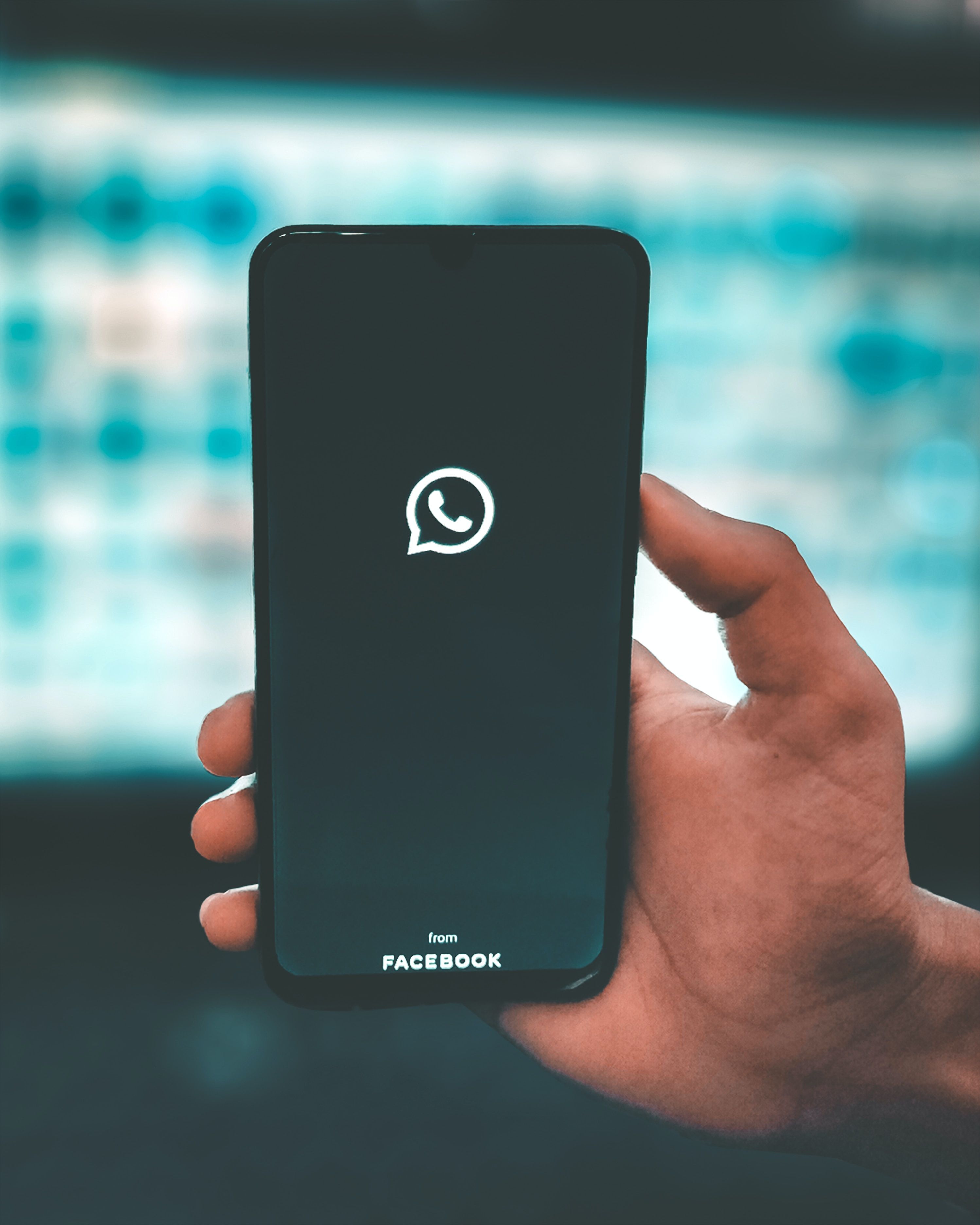 Nach dem Verbot des populären WhatsApp Newsletters für Unternehmer Ende 2019 gibt nun der App-Betreiber gute Neuigkeiten bekannt: Es können Nachrichten an den Nutzer direkt verschickt werden! WhatsApp Business schafft neue Möglichkeiten für Unternehmer