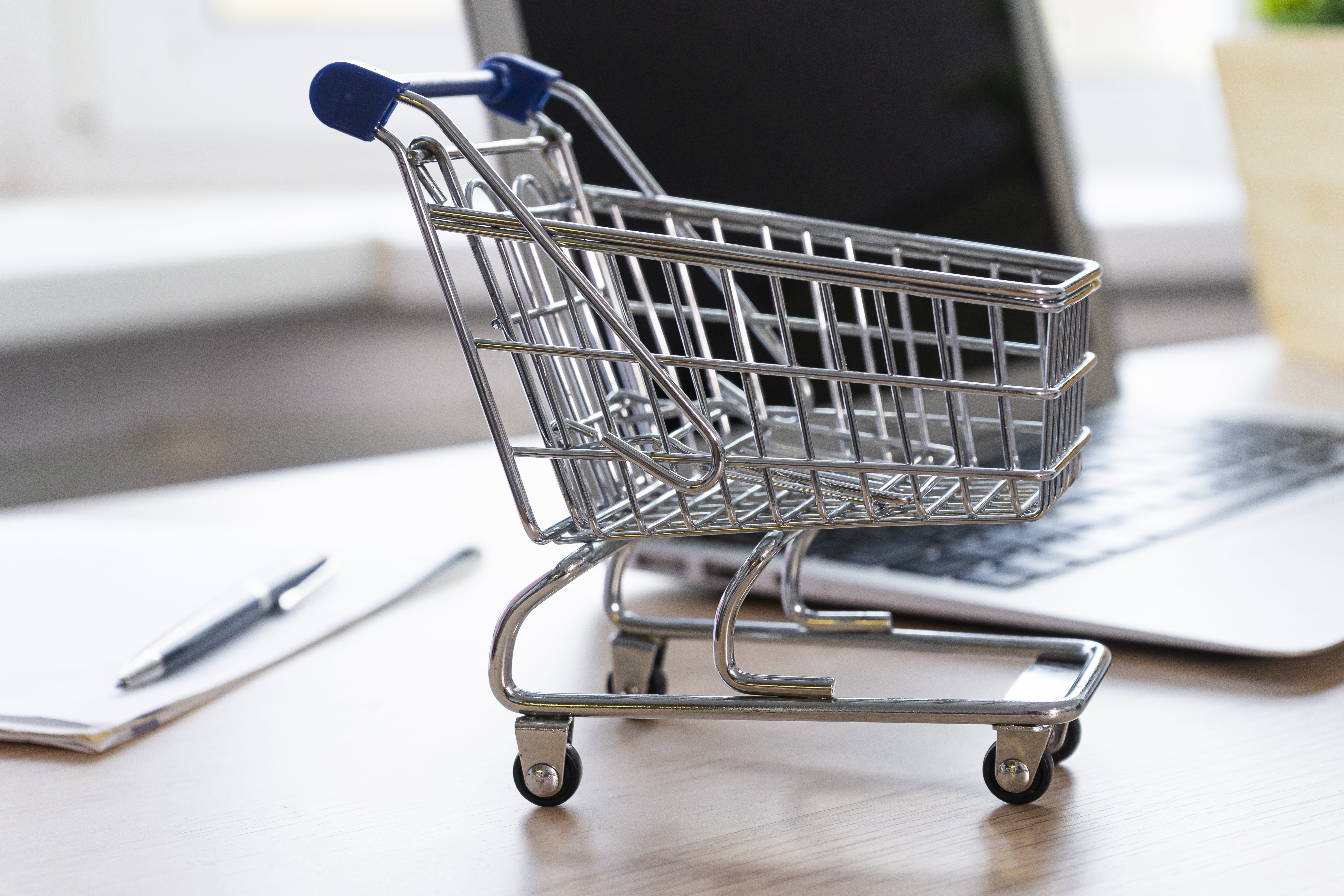 Obwohl auch österreichische Shopper während der Coronakrise vermehrt online einkaufen, haben heimische Onlineshops dadurch keinen Vorteil. Droht der E-Commerce in Österreich zusammenzubrechen?