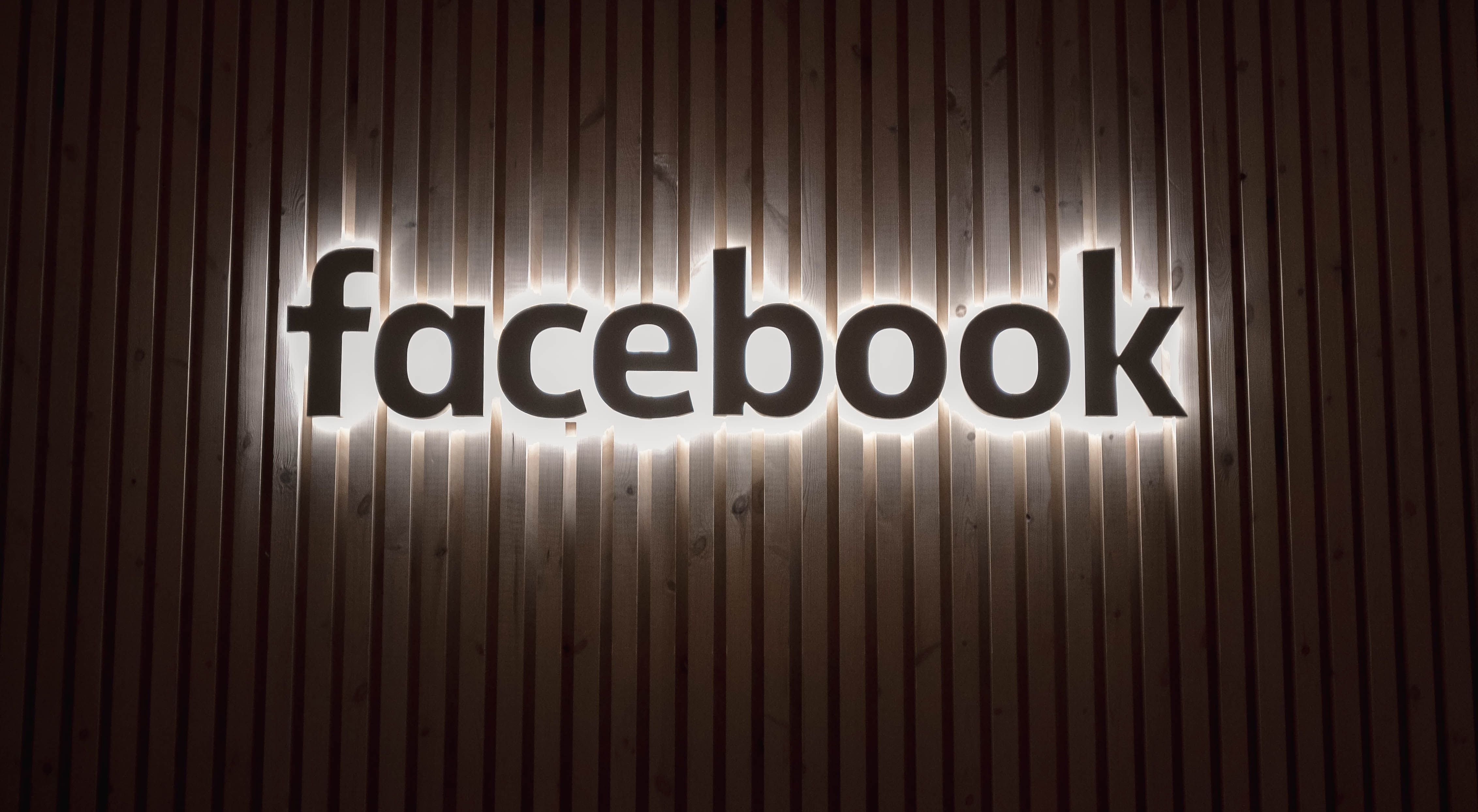 Auf der Connect 2021 stellte der CEO von Facebook, Mark Zuckerberg, den neuen Namen des ehemaligen Social Media Konzerns Facebook vor. Doch der neue Name ist nicht die einzige Veränderung, die er zu verkünden hatte.... Meta: Das verbirgt sich hinter der Namensänderung von Facebook wirklich